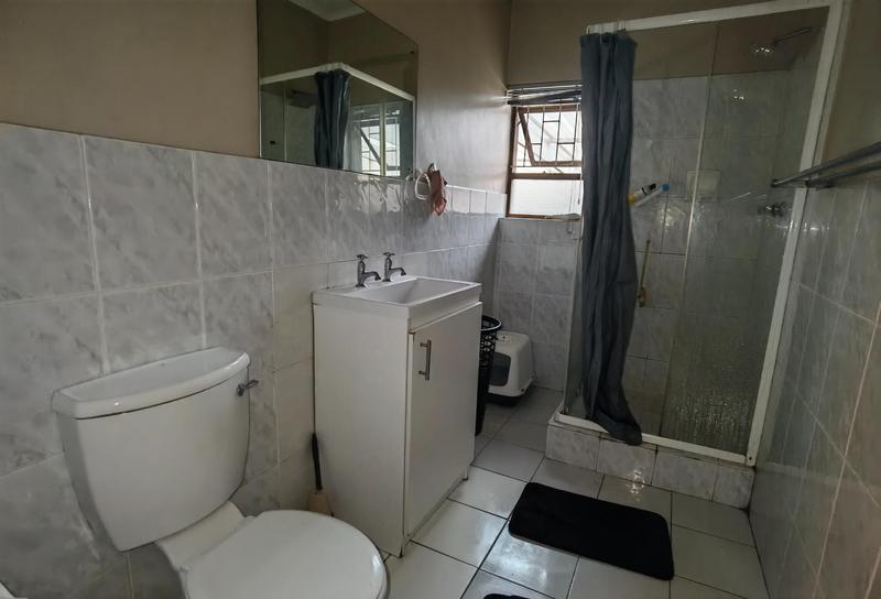 5 Bedroom Property for Sale in Thornton Western Cape